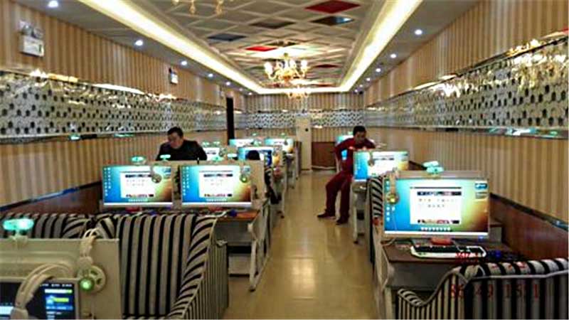 自由空間網(wǎng)吧桌椅裝修效果圖