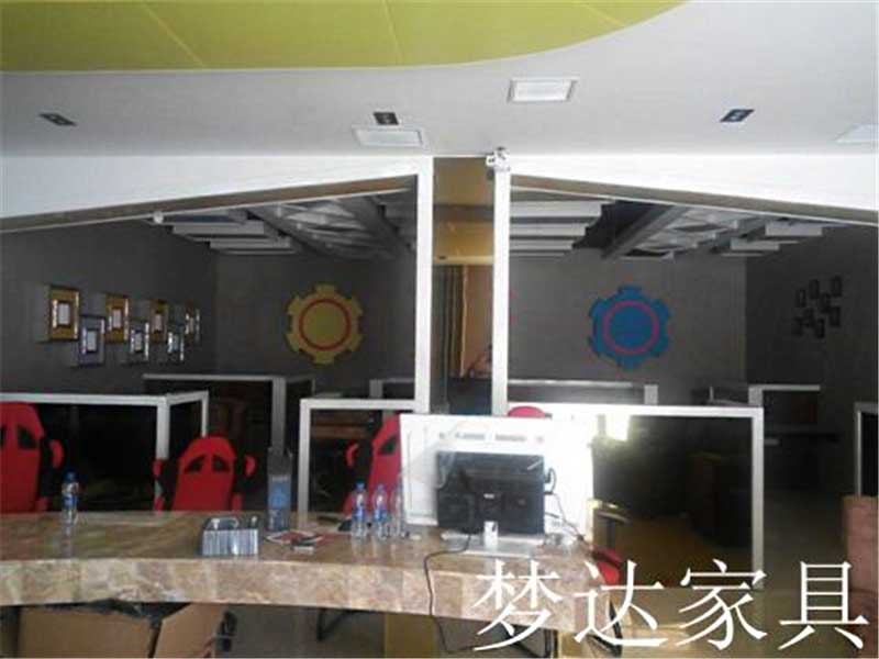 炫彩網(wǎng)絡(luò)會(huì)所網(wǎng)吧桌椅裝修效果圖