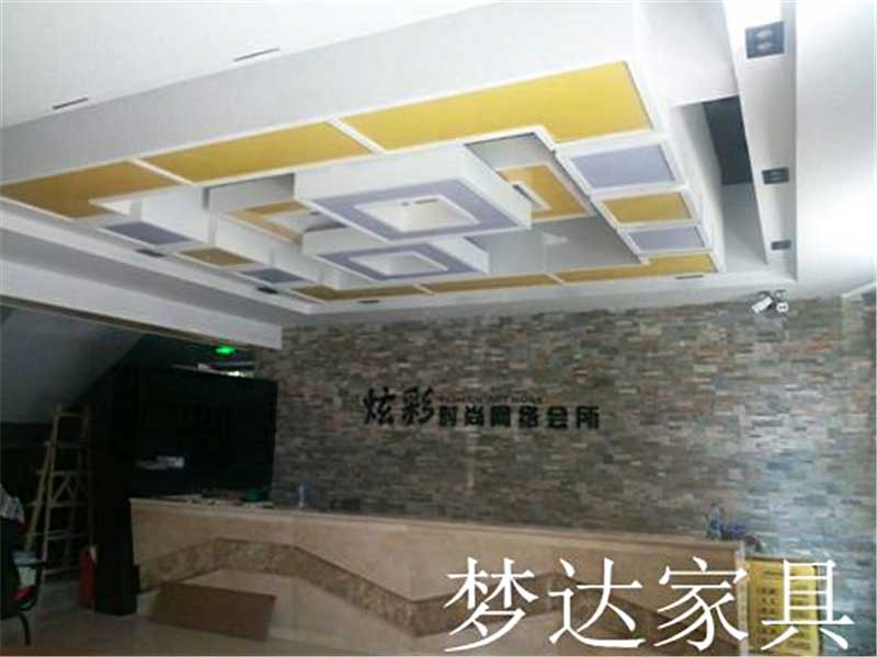 炫彩網(wǎng)絡(luò)會(huì)所網(wǎng)吧桌椅裝修效果圖