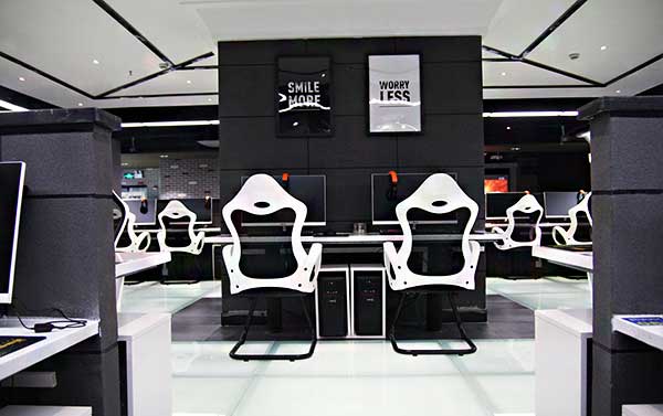 夢(mèng)達(dá)網(wǎng)吧家具裝修效果圖