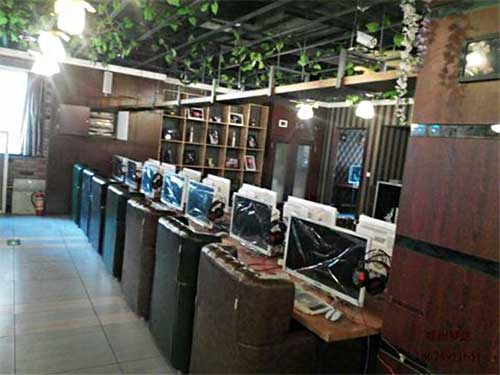 網(wǎng)咖桌椅裝修效果圖