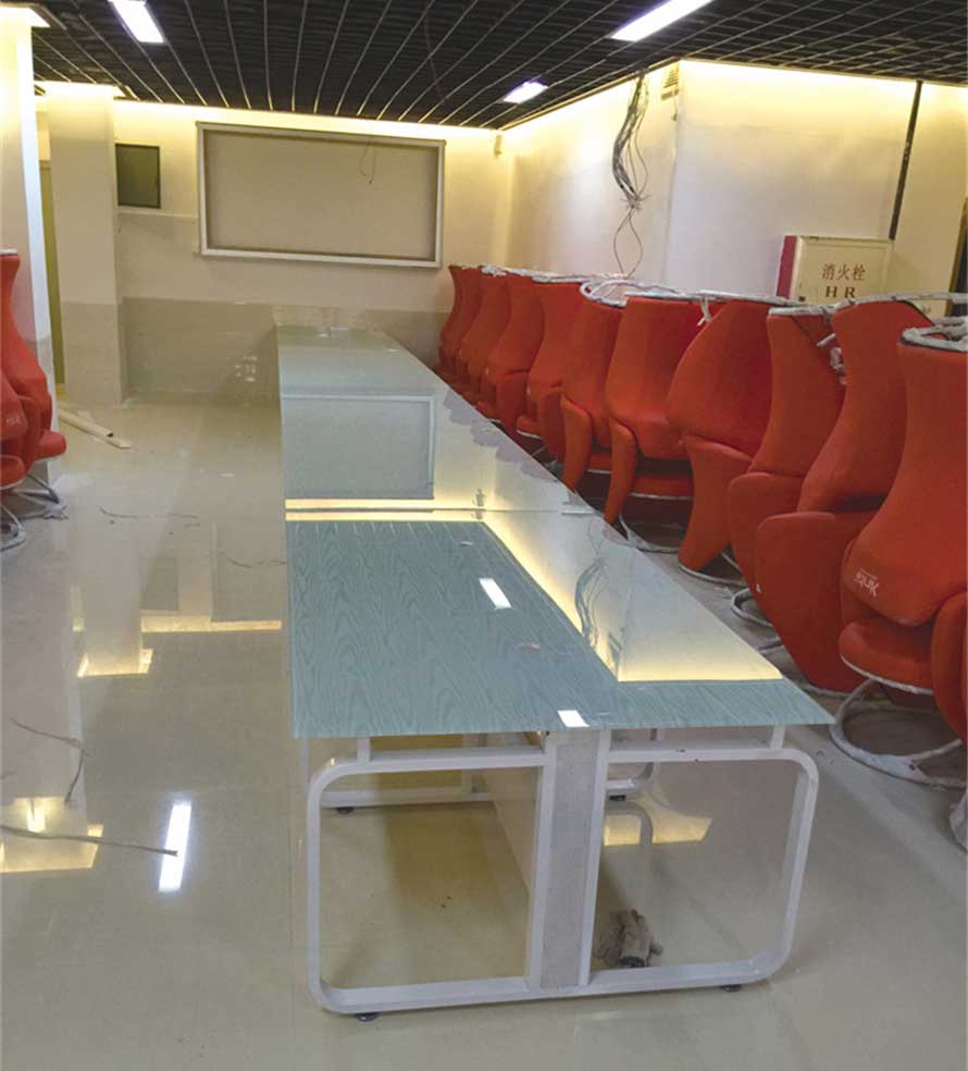 夢達鋼化玻璃網(wǎng)吧桌裝修效果圖