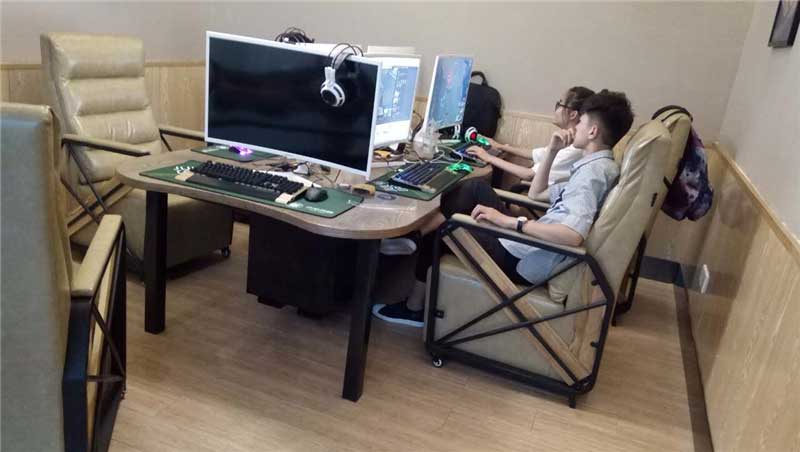 翼博電競(jìng)館網(wǎng)吧桌椅裝修效果圖