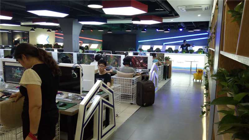 翼博電競(jìng)館網(wǎng)吧桌椅裝修效果圖