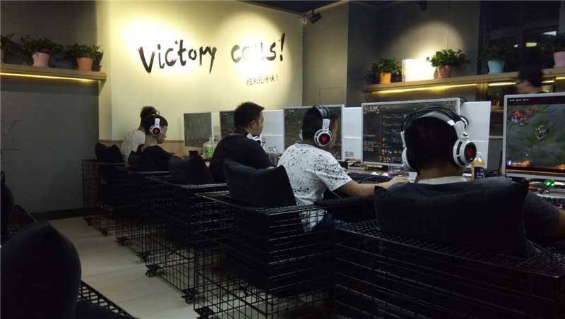 翼博電競(jìng)館網(wǎng)吧桌椅裝修效果圖