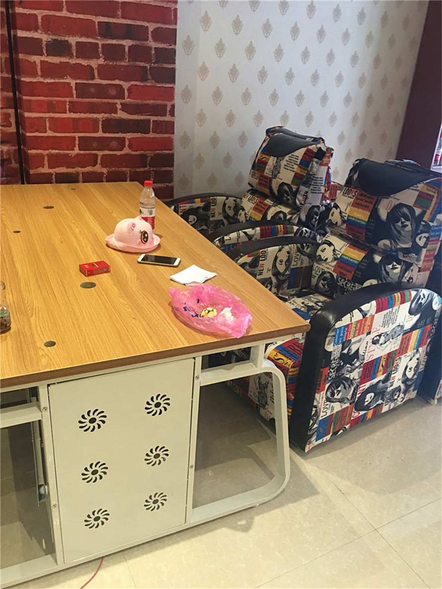 夢達機箱網吧電腦桌裝修效果圖