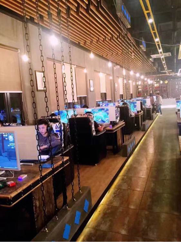 艾特網(wǎng)咖桌椅沙發(fā)裝修效果圖