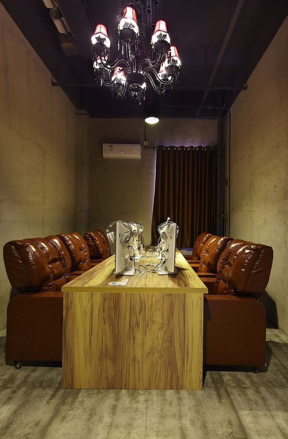 極光網(wǎng)咖桌椅裝修效果圖