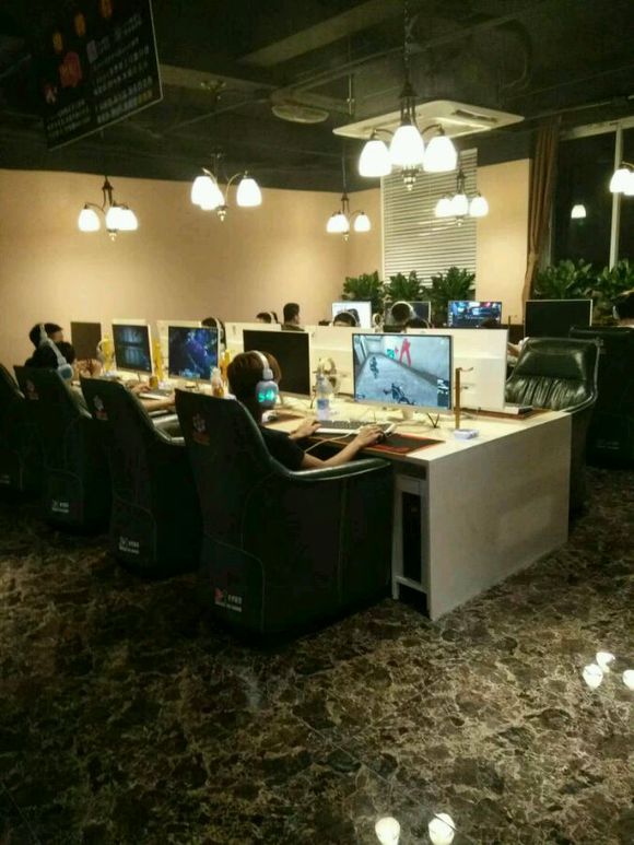 奇遇網(wǎng)咖桌椅沙發(fā)裝修效果圖