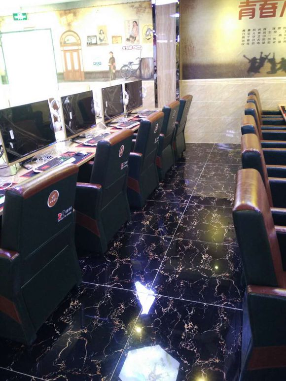 奇遇網(wǎng)咖桌椅沙發(fā)裝修效果圖