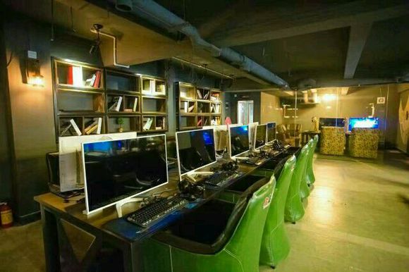 新概念網(wǎng)吧桌椅裝修效果圖