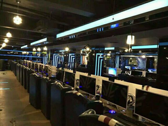 新概念網(wǎng)吧桌椅裝修效果圖