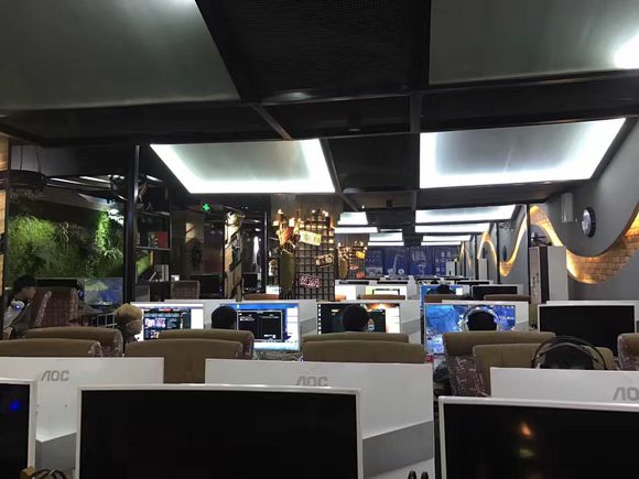 葉綠網(wǎng)咖桌椅沙發(fā)裝修效果圖