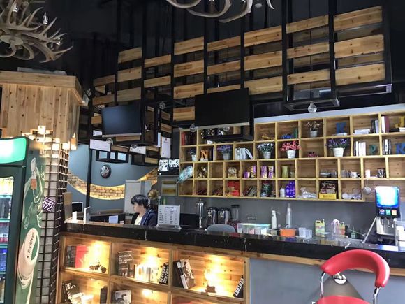 葉綠網(wǎng)咖桌椅沙發(fā)裝修效果圖