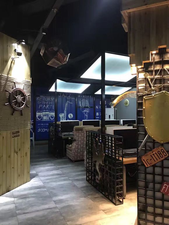 葉綠網(wǎng)咖桌椅沙發(fā)裝修效果圖