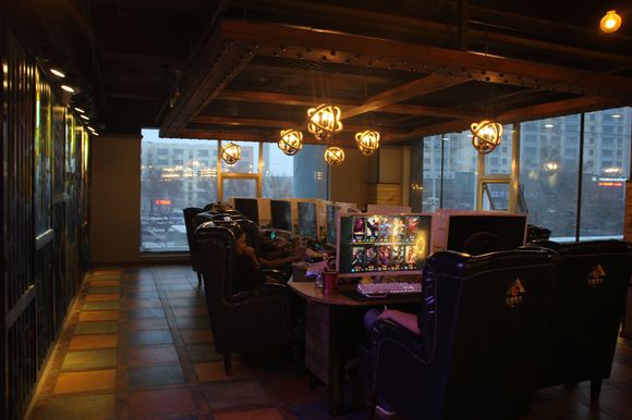 樂(lè)咖壹號(hào)網(wǎng)咖桌椅裝修效果圖