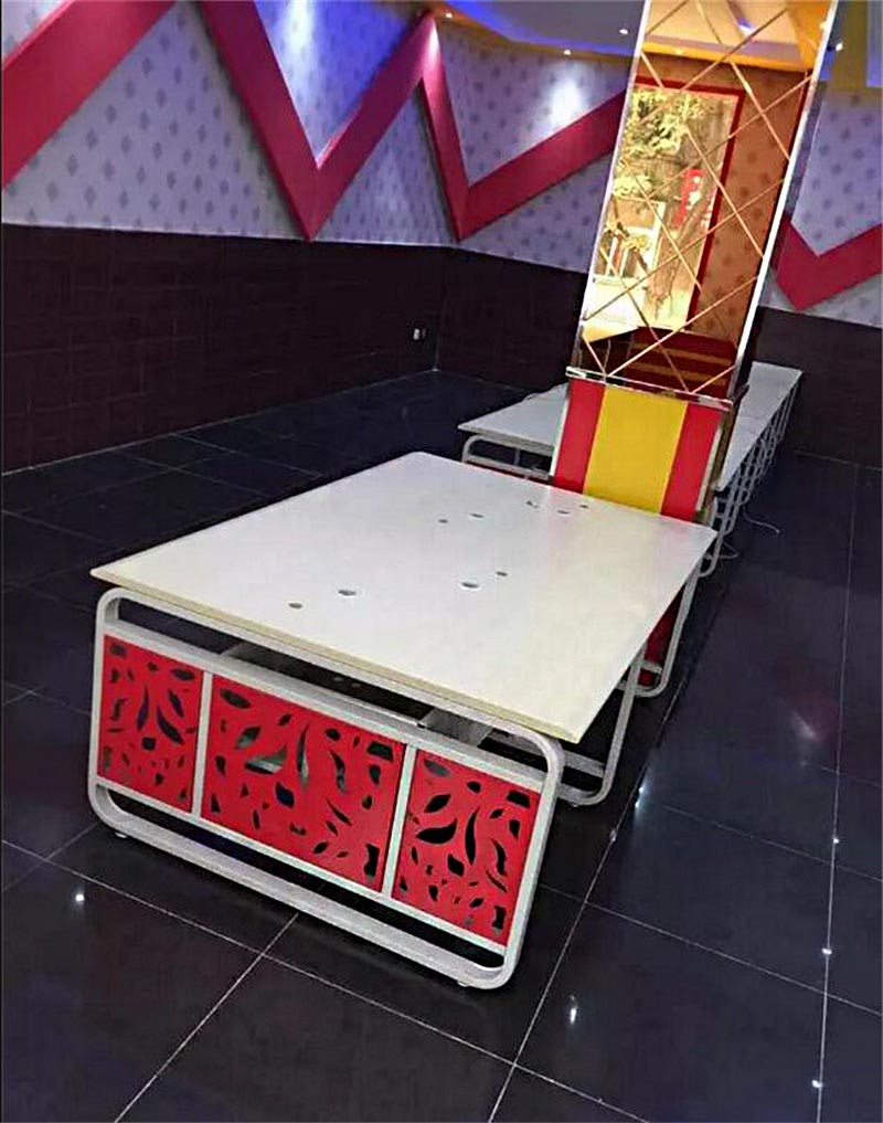 夢達(dá)木質(zhì)網(wǎng)吧桌裝修效果圖