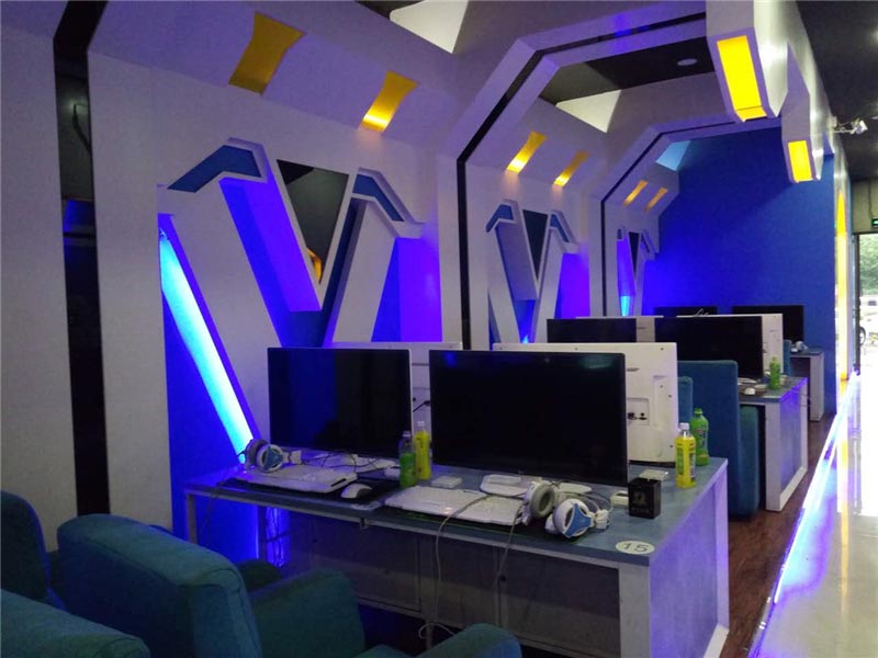 德瑪西亞網(wǎng)咖桌椅沙發(fā)裝修效果圖