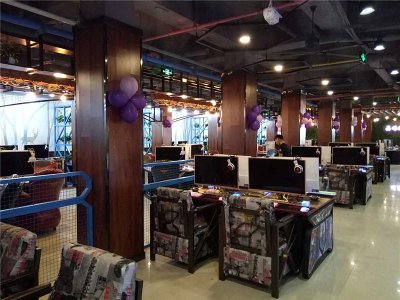 花兒網(wǎng)吧批量定做桌椅沙發(fā)