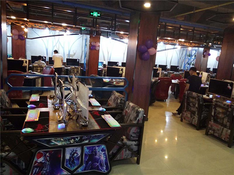 花兒網(wǎng)吧桌椅沙發(fā)裝修效果圖