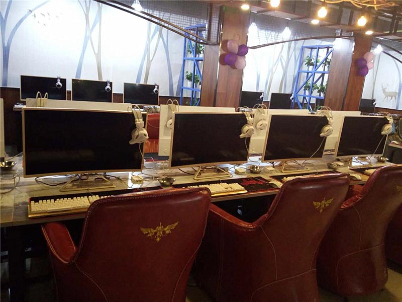 花兒網(wǎng)吧桌椅沙發(fā)裝修效果圖