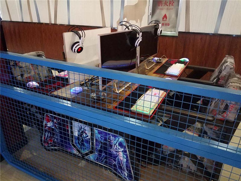 花兒網(wǎng)吧桌椅沙發(fā)裝修效果圖