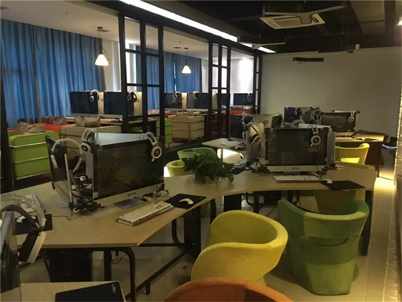 夢達(dá)個性網(wǎng)吧桌裝修效果圖