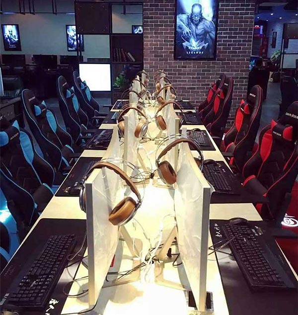 夢達(dá)網(wǎng)吧桌椅實(shí)拍圖