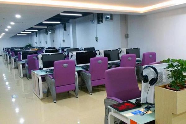 網(wǎng)吧桌椅實景圖