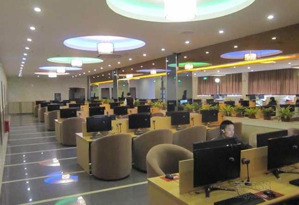 網(wǎng)吧桌椅裝修效果圖