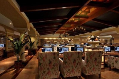 選擇優(yōu)質(zhì)網(wǎng)吧桌椅，提供顧客上網(wǎng)舒適度