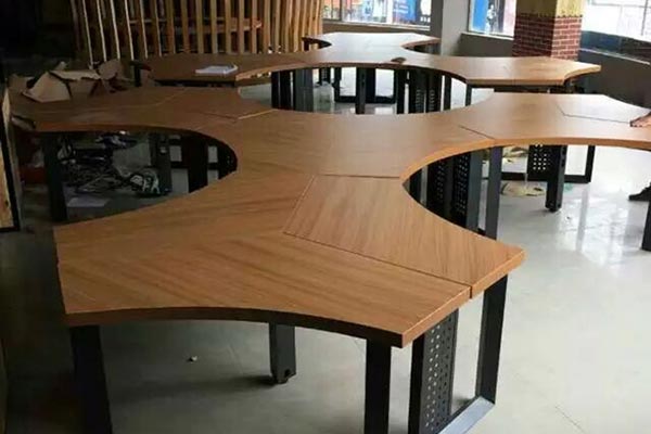 網(wǎng)吧桌子圖片