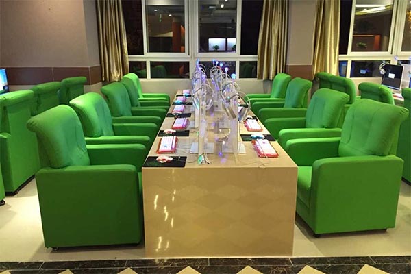 網(wǎng)吧桌椅裝修效果圖