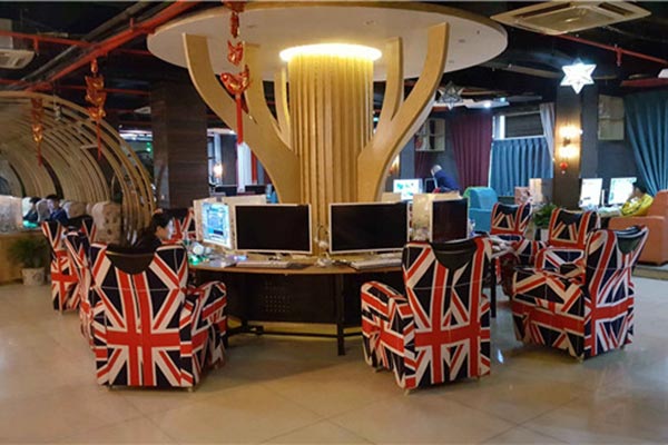 網(wǎng)吧桌椅裝修效果圖