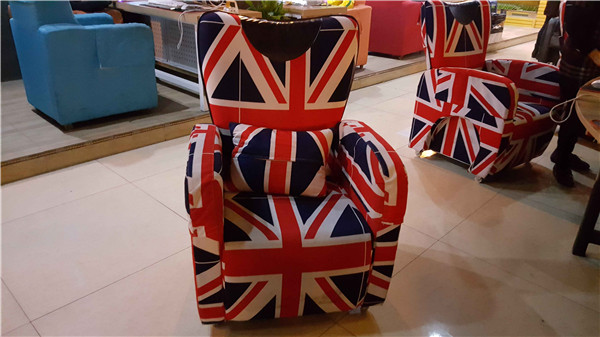 網(wǎng)吧桌椅裝修效果圖