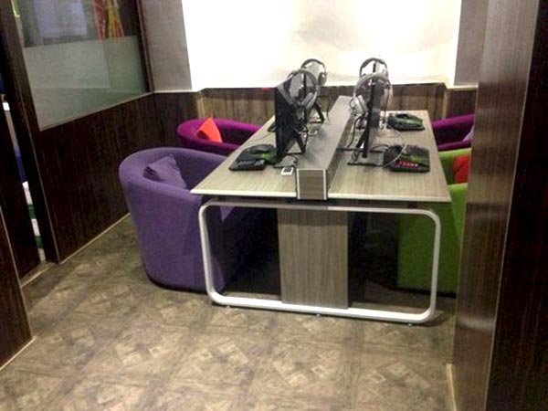 網(wǎng)吧桌椅裝修效果圖