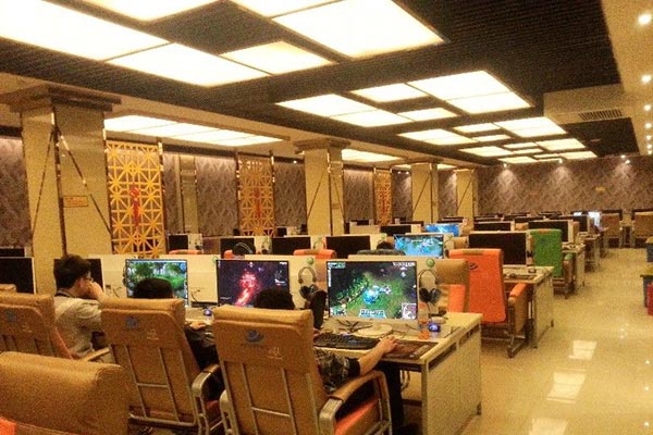 網(wǎng)吧桌椅裝修效果圖