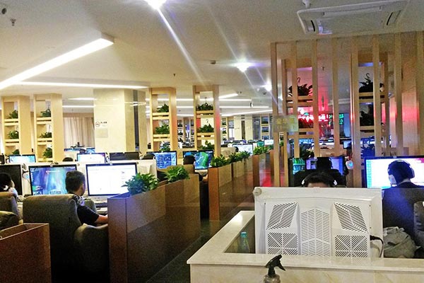 網(wǎng)吧桌椅裝修效果圖