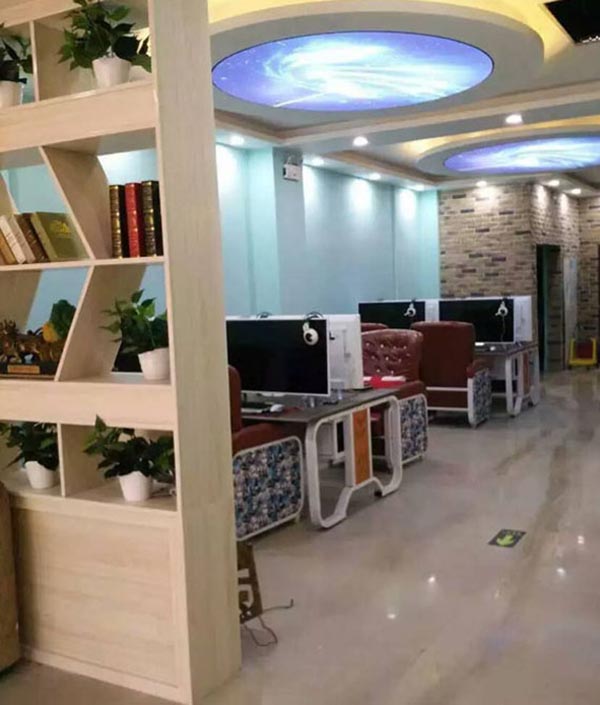 網(wǎng)吧桌椅擺放實(shí)景圖