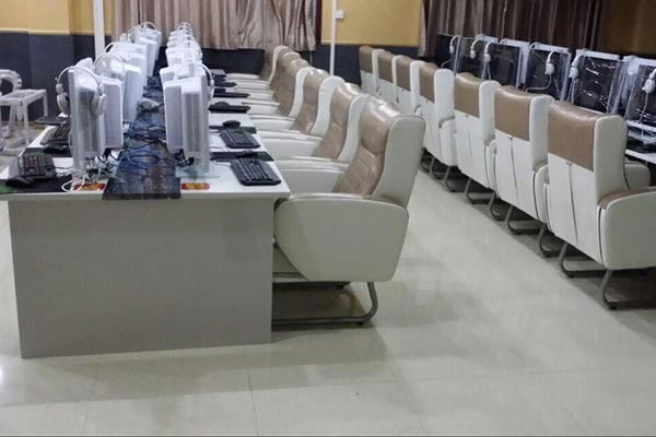 網(wǎng)吧桌椅裝修效果圖