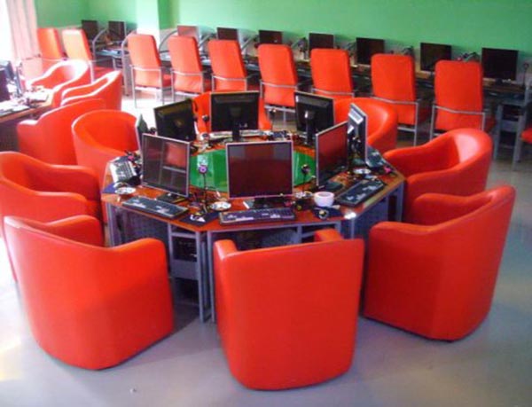 網(wǎng)吧桌椅裝修效果圖