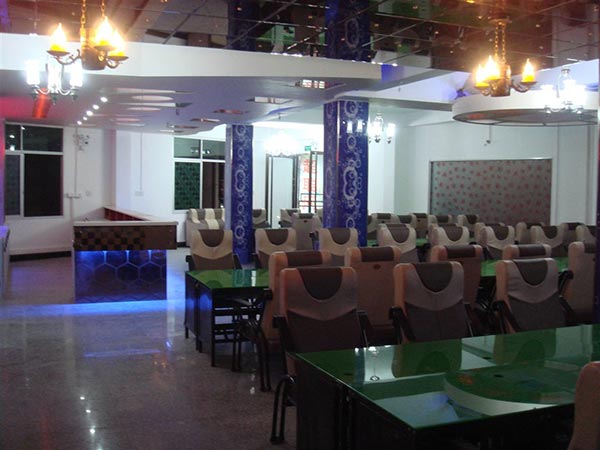 網(wǎng)吧桌椅裝修效果圖