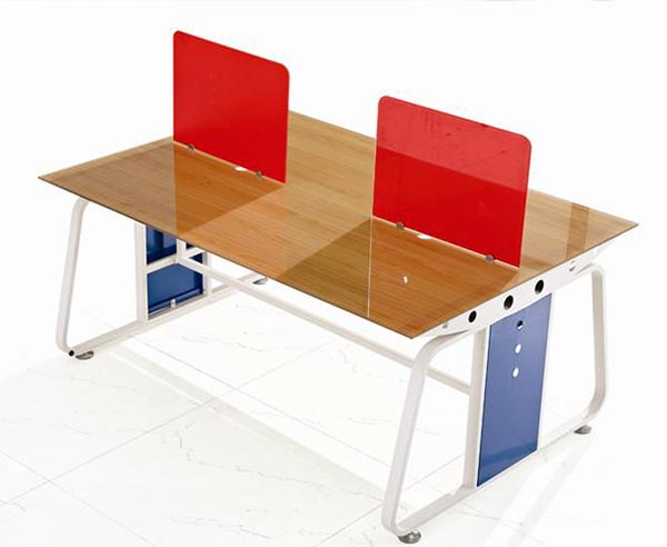 網(wǎng)吧桌子圖片