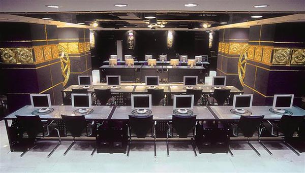 網(wǎng)吧桌椅擺放實(shí)拍圖