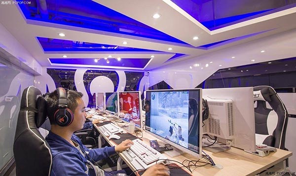 網(wǎng)吧桌椅圖片