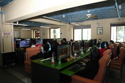 網(wǎng)吧桌椅款式與質(zhì)量