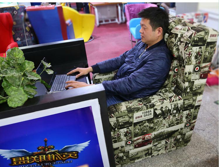 夢達(dá)網(wǎng)吧電腦沙發(fā)椅實(shí)拍圖