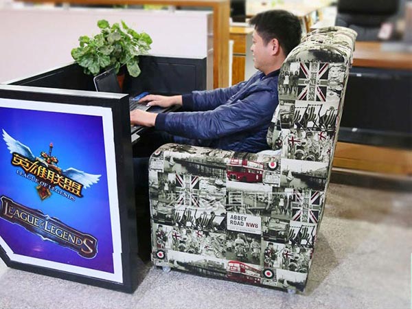 夢達熱銷木質(zhì)網(wǎng)吧沙發(fā)