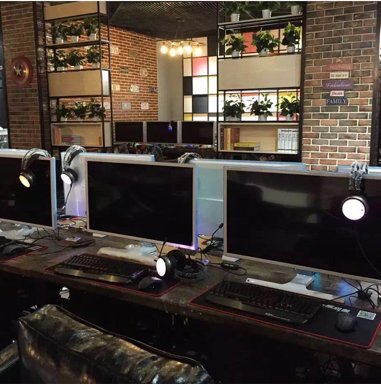 夢達(dá)圓形網(wǎng)吧桌實(shí)景圖