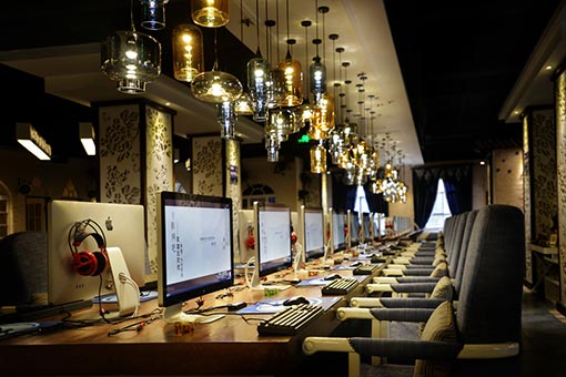 網(wǎng)吧桌椅圖片